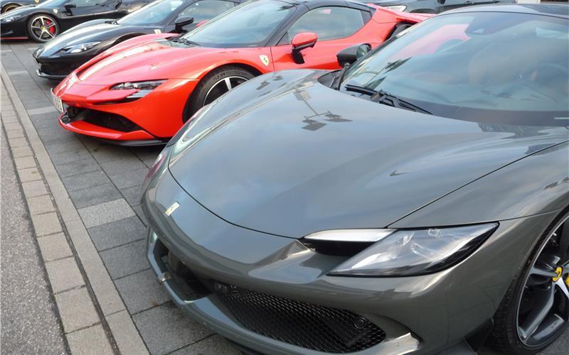 Adrian Sutil betreibt in Monaco einen Handel mit Luxus-Autos, vor allem mit Sportwagen und Hypercars. GB-Foto: Reichert