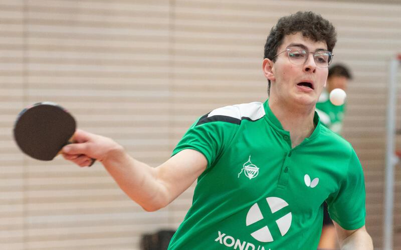 Ahmad El Haj Ibrahim beendet mit einem Drei-Satz-Erfolg übe Xaver Sautner die Herrenberger Negativserie, was jedoch an der 3:9-Niederlage nichts änderte. GB-Foto: Vecsey