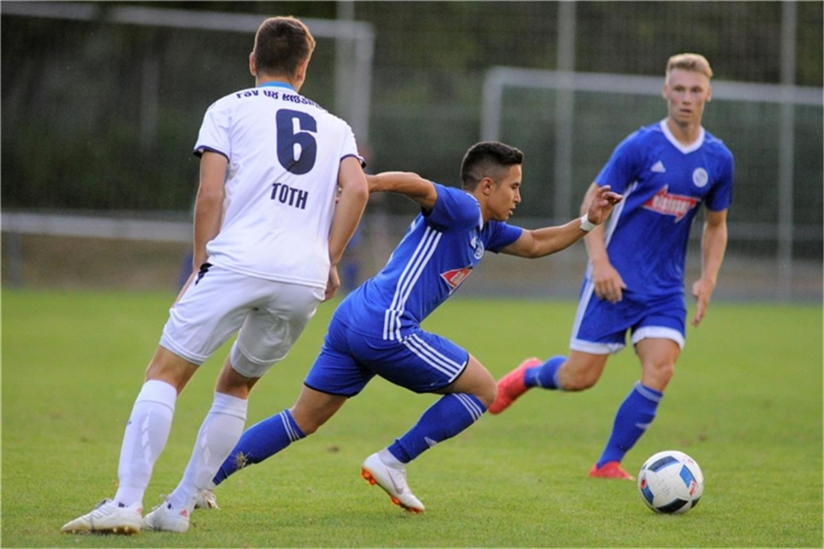 Alex Aleman-Solis (VfL Sindelfingen #23) gegen Yannick Toth (FSV 08 Bissingen #6...