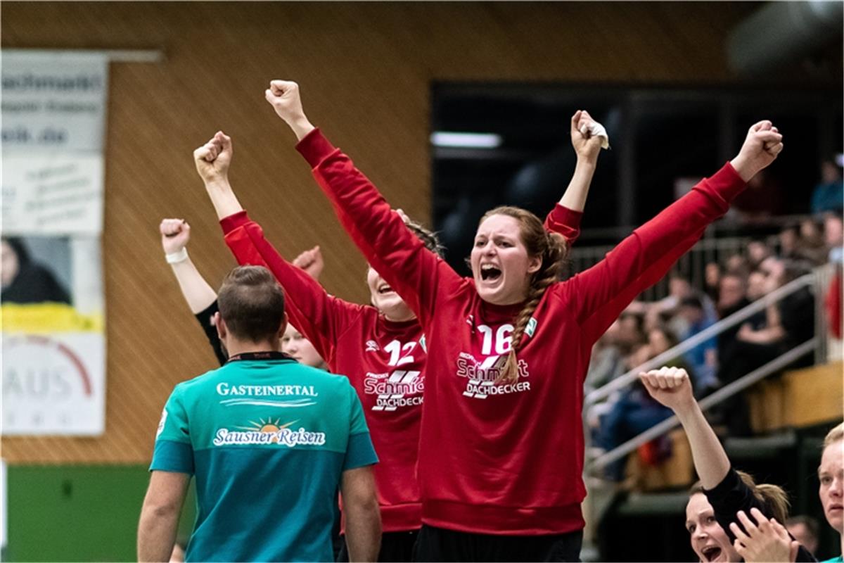 Alexandra Meyer (SV Werder Bremen #16), Jubel auf der Bank,  SG H2Ku Herrenberg ...