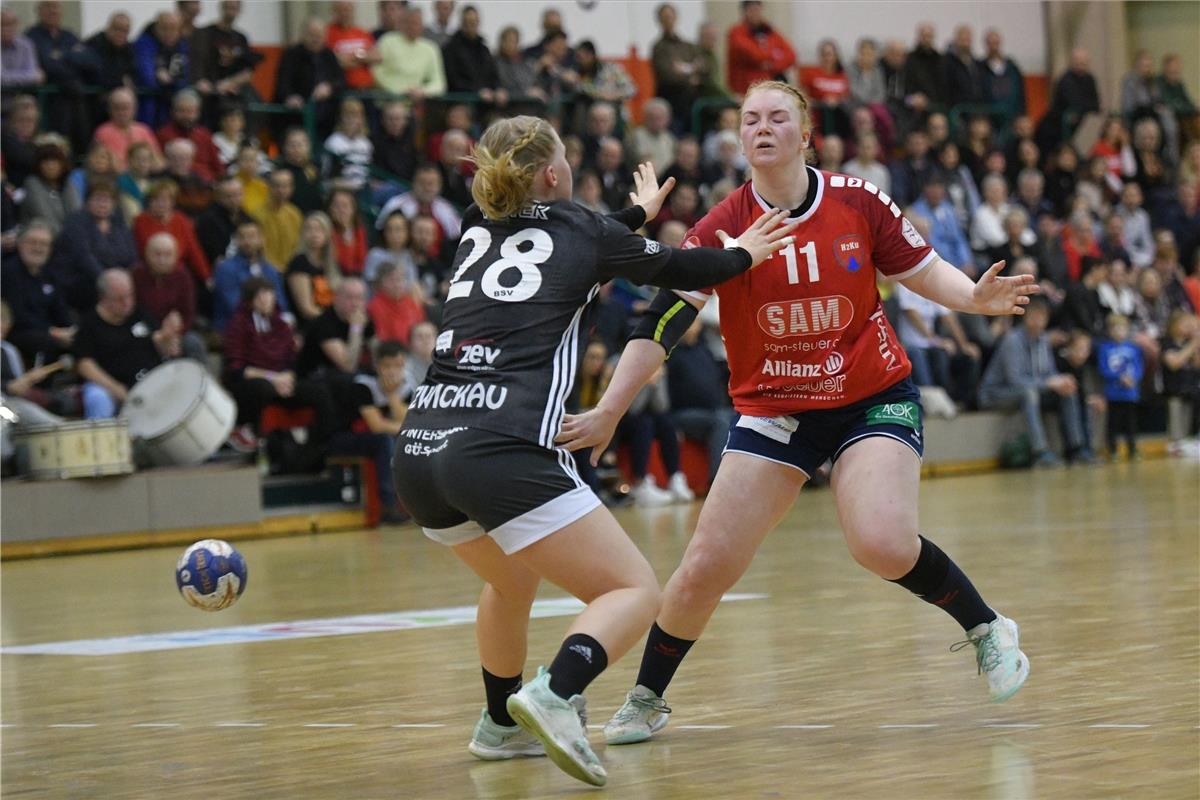 Alisa Pester (BSV Sachsen Zwickau) li. und Kerstin Foth (SG H2Ku Herrenberg) re....