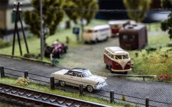 Als Autos noch Charakter hatten ... (gesehen bei der Modellbahn-Ausstellung in Jettingen)GB-Foto: Schmidt