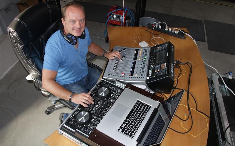 Hinzke setzt auf einen terminstarken Herbst Als Könner an den Musikreglern ist Markus Hinzke auf Turnieren international gefragt und fest davon überzeugt, dass die reitsportlichen Großveranstaltungen auch die Corona-Krise überstehen werden GB-Foto (Archiv): Häusler
