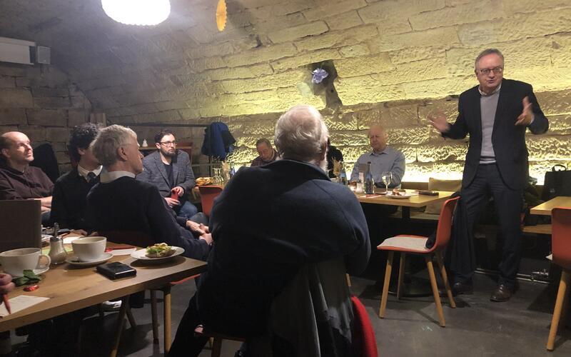 Als ehemaliger Kultusminister zeigte sich Andreas Stoch (rechts) besonders engagiert für Schulfragen der Zukunft. GB-Foto: Denner