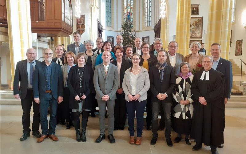 Alte Kirchengemeinderäte werden verabschiedet, neue eingeführt Alte Kirchengemeinderäte werden verabschiedet, neue eingeführt