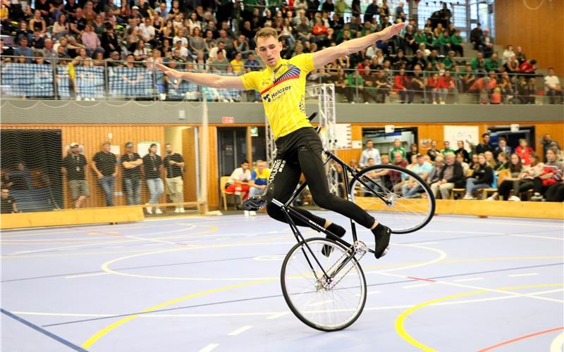 Am 15. November gibt es in Nebringen noch einmal die Chance, Simon Köcher auf dem Kunstrad zu sehen. GB-Foto: Schwarz