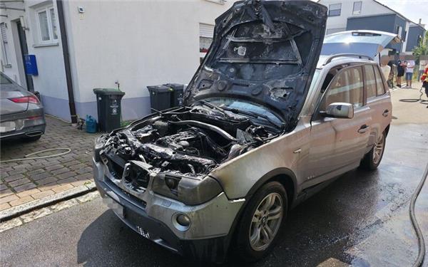 Am BMW entstand ein Totalschaden. GB-Foto: SDMG