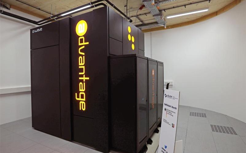 Am Forschungszentrum Jülich geht ein neues Quantencomputer-System für die Forschung an den Start. Foto: Oliver Berg/dpa