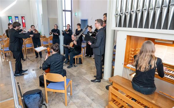 Am Gründonnerstag spielte die Camerata Lutherana Fellbach unter der Leitung von Kantor Manuel Knoll.GB-Foto: Vecsey