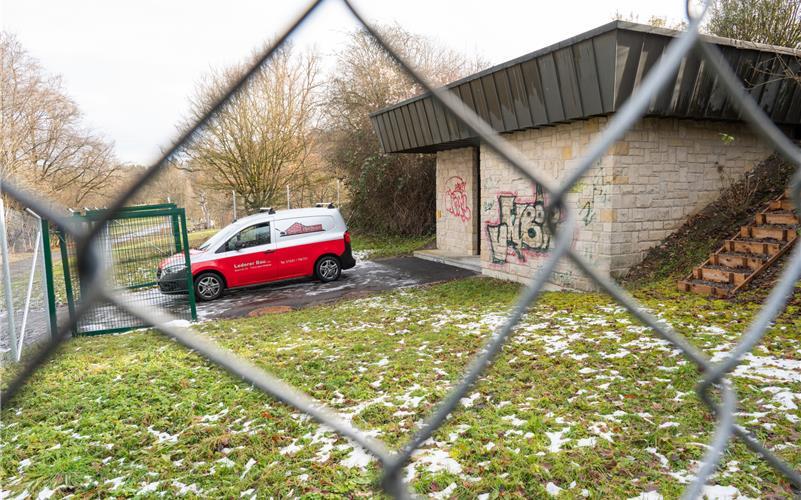 Am Hochbehälter auf dem Herrenberger Schlossberg finden Wartungsarbeiten statt.GB-Foto: Vecsey