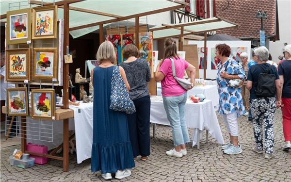 Am Samstag lockt die Straßengalerie mit über 90 Künstlern in die Herrenberger Innenstadt. GB-Foto (Archiv): Vecsey