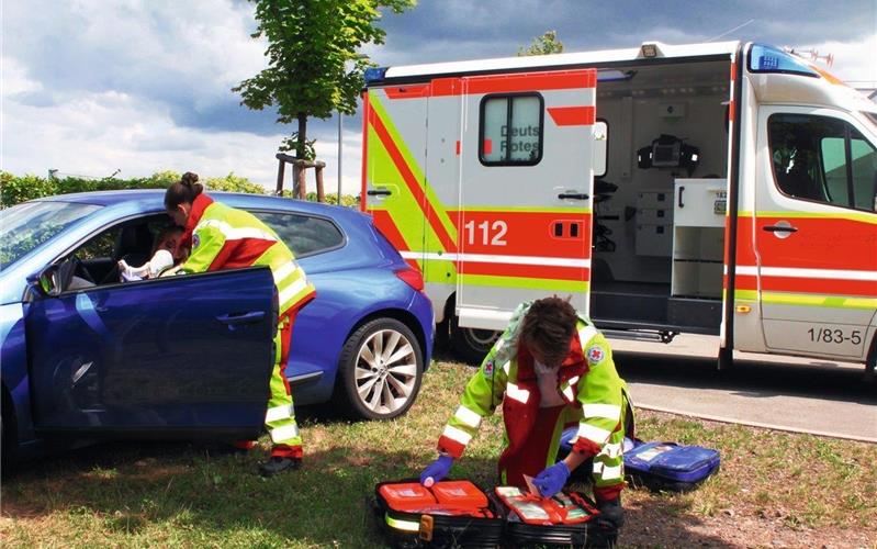 2019 Rettungswagen 46000 Mal im Einsatz Am Unfallort: Der DRK-Rettungsdienst ist im Notfall-Einsatz GB-Foto: gb