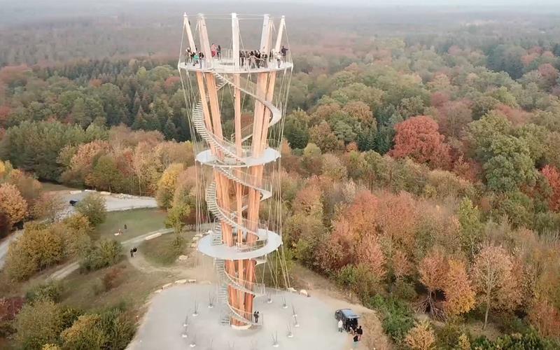 Sachbeschädigungen beim Schönbuchturm Am Wochenende waren Vandalen am Schönbuchturm unterwegs GB-Foto (Archiv): gb