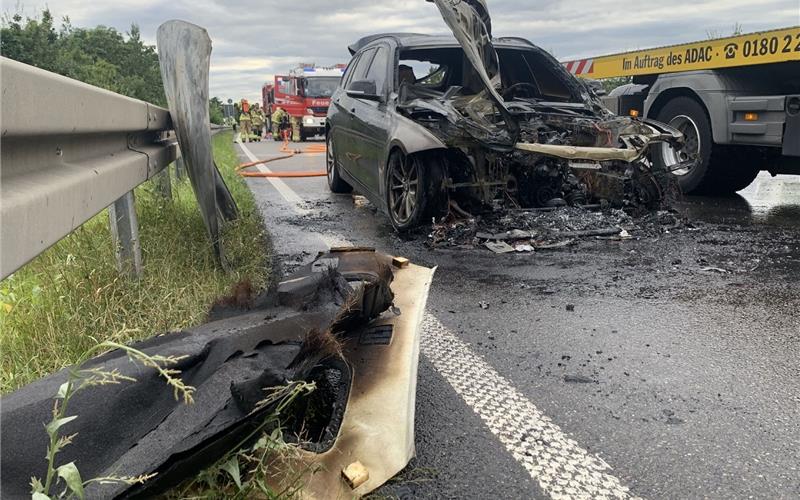 BMW gerät auf A81 in Brand Am ausgebrannten BWM entstand Totalschaden GB-Foto: SDMG/Dettenmeyer