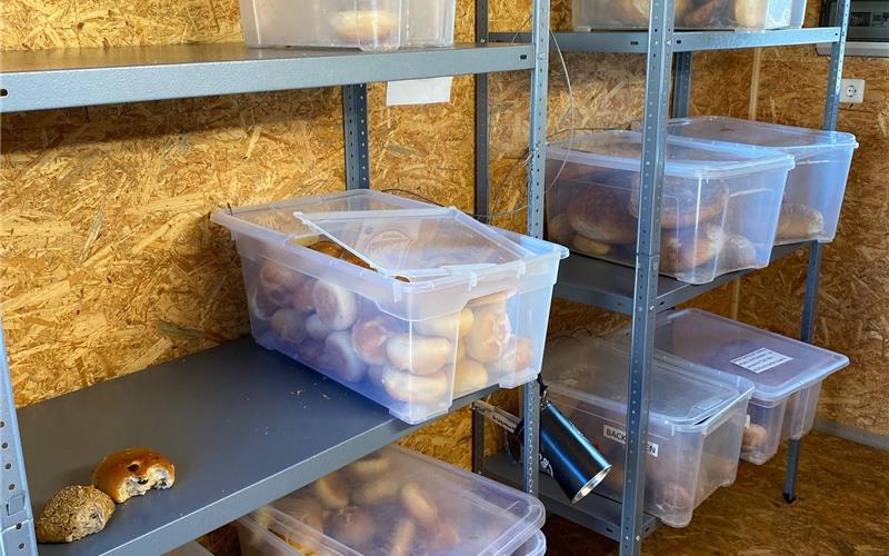 An Backwaren mangelt es im Fairteiler in der Regel nicht. GB-Foto: gb