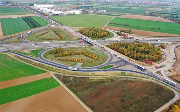 An der Anschlussstelle Rottenburg erfolgen die nächsten Wochen Landschaftsschutzmaßnahmen. GB-Foto (Archiv): Holom