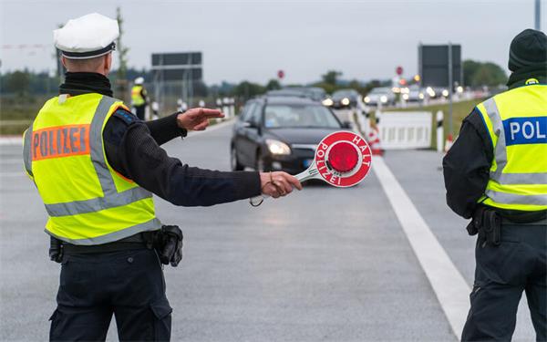 An der Autobahn hieß es für viele Autofahrer: Anhalten zur Verkehrskontrolle.GB-Foto (Symbolbild): benjaminnolte/stock.adobe.com