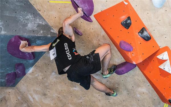An der Boulderanlage im Gültsteiner Rox – hier eine Szene vom letztjährigen Boulder-Cup – versuchen sich am Wochenende die Nachwuchstalente. GB-Foto: Schmidt