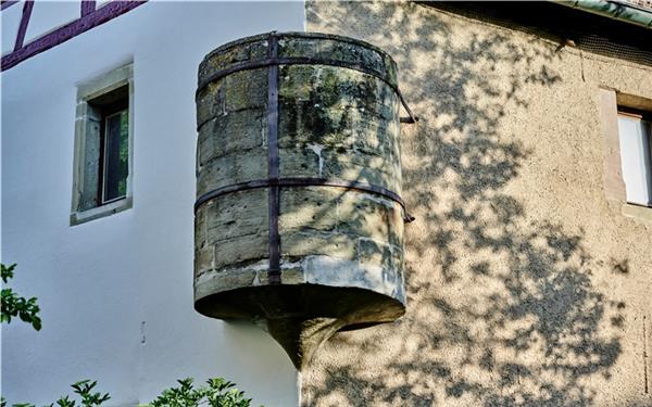 An diesem Erker am Fruchtkasten befindet sich die Bauernkriegs-Inschrift.GB-Foto: Stadtarchiv