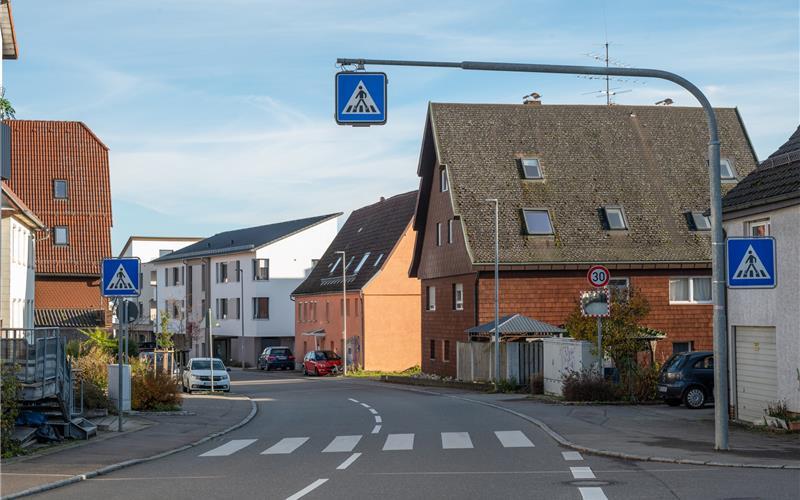 An diesem Zebrastreifen in der Jettinger Straße geschah der tragische Unfall. GB-Foto: Vecsey