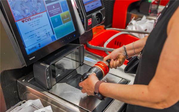 An vielen Selbstscan-Kundenkassen in Supermärkten wird geschummelt und betrogen.GB-Foto (Symbolbild): Alex/stock.adobe.com