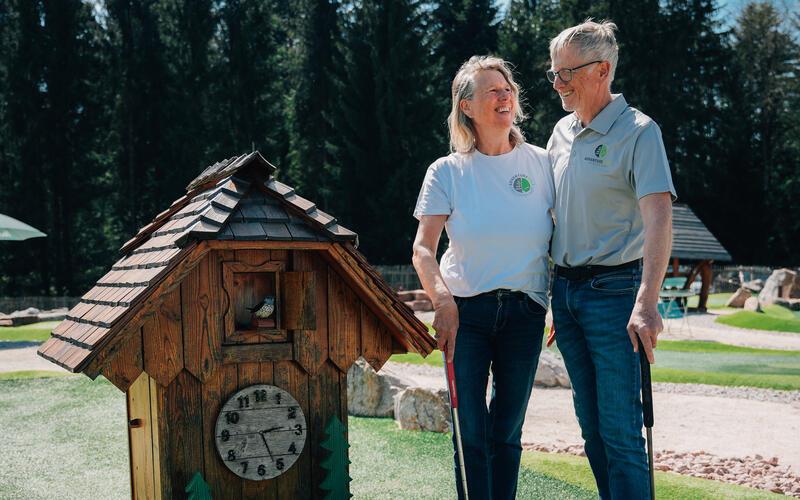 Andrea Menninger und Georg Peters haben sich mit ihrer Adventure-Golf-Anlage einen Traum erfüllt. GB-Foto: gb