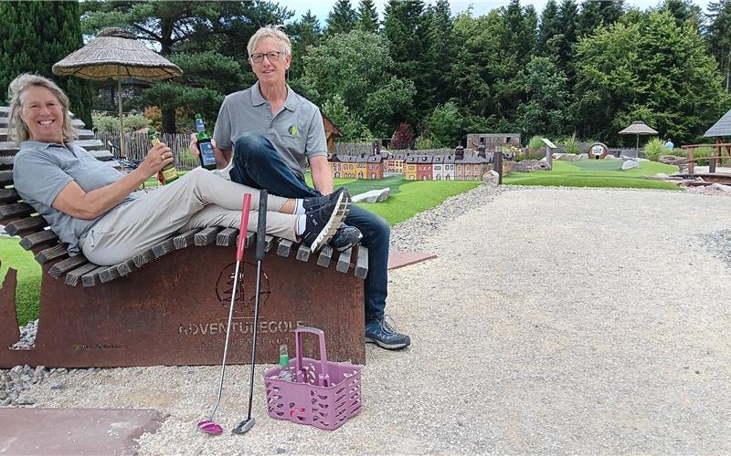 Andrea und Georg Peters aus Ammerbuch betreiben seit sechs Jahren den Adventure-Minigolfplatz in Freudenstadt. GB-Fotos: gb