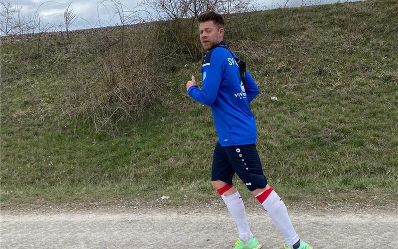 Laufen für Viva con Agua Andreas Hess (SV Rohrau) sammelt Kilometer für Viva con AguaGB-Foto: gb