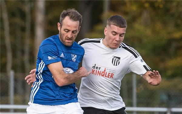 Andreas Poser (links) trifft am Sonntag (15 Uhr) mit dem TSV Kuppingen auf seinen Heimatverein SV Nufringen. GB-Foto: Holom