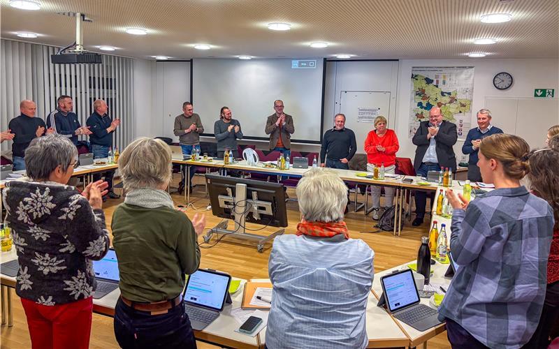 Andreas Strohbach (hinten in der Mitte) wurde mit tosendem Applaus bedacht – er beginnt zum 1. Februar sein Freistellungsjahr. GB-Foto: Geisel