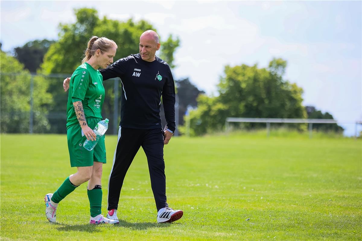 Angelika Mlacak(VfL Herrenberg II #08), Alex Weinberger (VfL Herrenberg II)  SSV...