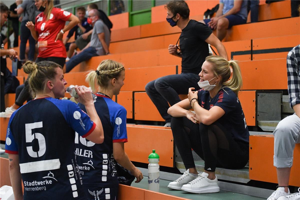Anika Bissel (SG H2KU Herrenberg) fehlte im Spiel verletzungsbedingt und begleit...