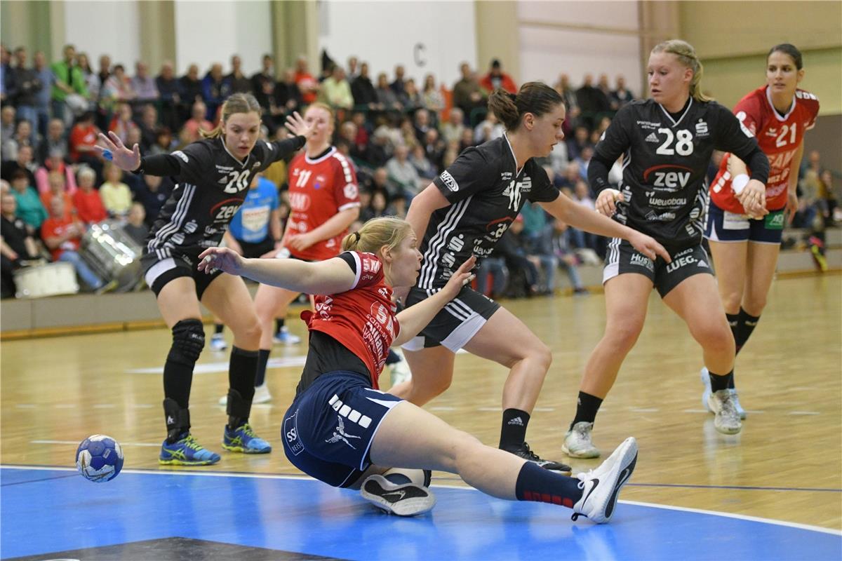 Anika Bissel (SG H2Ku Herrenberg) am Boden, BSV Sachsen Zwickau vs. SG H2Ku Herr...