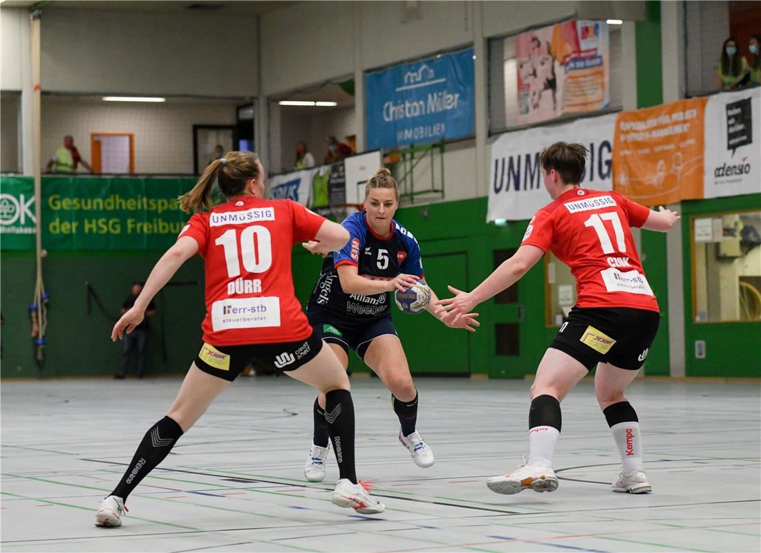Anika Blanke (SG H2KU Herrenberg) am Ball, HSG Freiburg Red Sparrows vs. SG H2Ku...