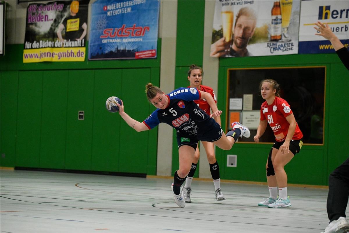 Anika Blanke (SG H2KU Herrenberg) beim Wurf, HSG Freiburg Red Sparrows vs. SG H2...