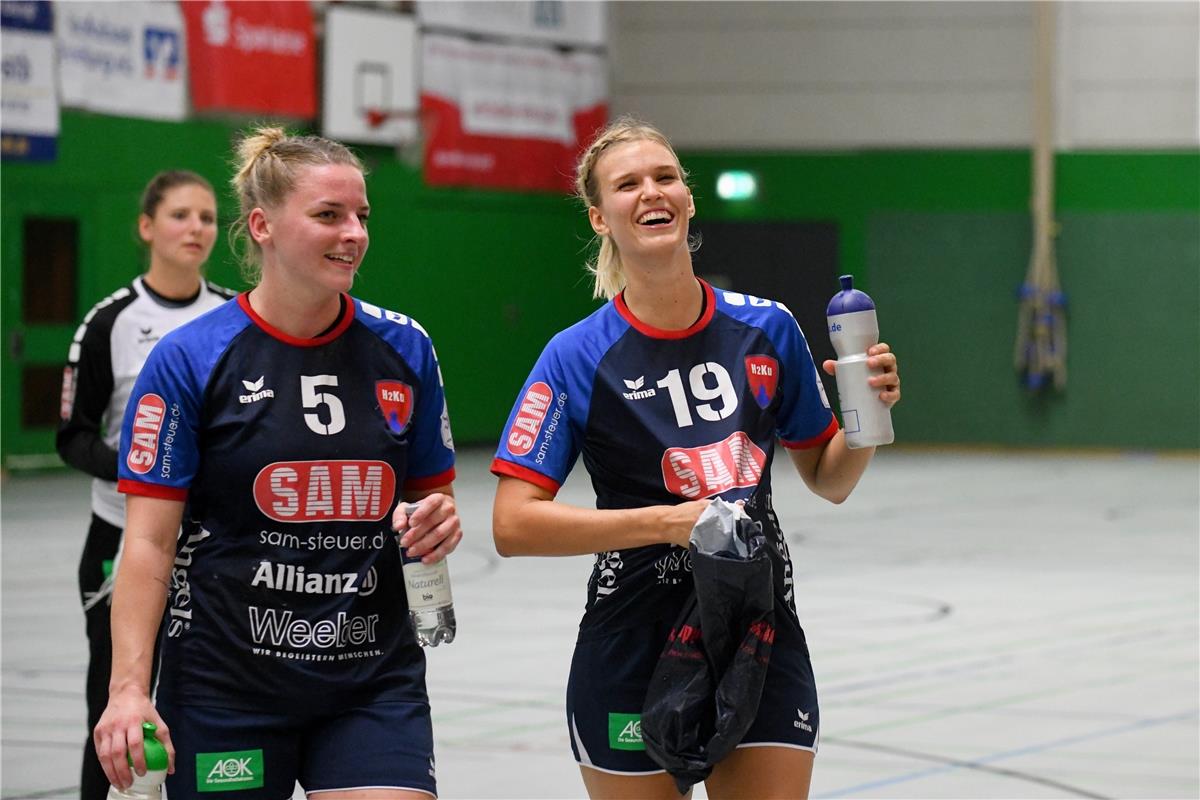 Anika Blanke (SG H2KU Herrenberg) und Saskia Hiller (SG H2KU Herrenberg) freuen ...
