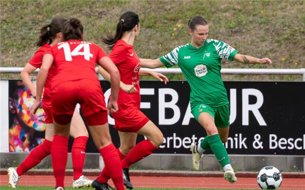 Annika Schmidt (rechts) beim 5:1-Sieg gegen die SG Haitz im Hinspiel. GB-Foto: Vecsey