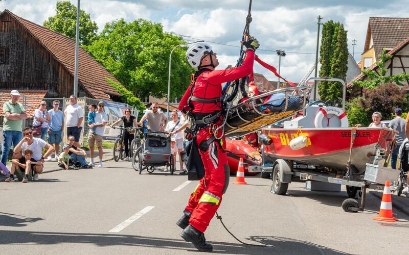 Anschaulich wurde den Besuchern auch eine Personenrettung demonstriert. GB-Foto: Vecsey