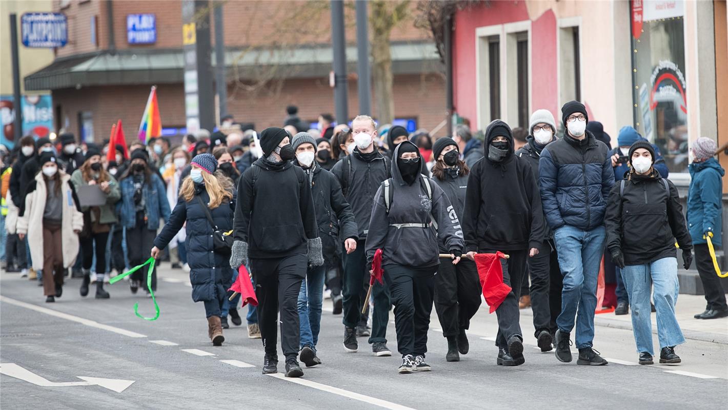 AntiFa Protest - AfD-Kundgebung mit Alice Weidel und Gegendemos rund um die Stad...