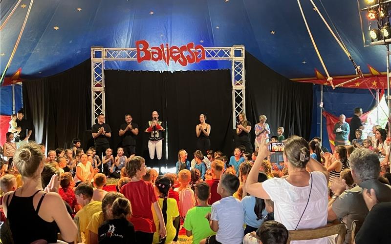 Artisten, Akrobaten und Applaus bei Zirkuswoche für Grundschüler