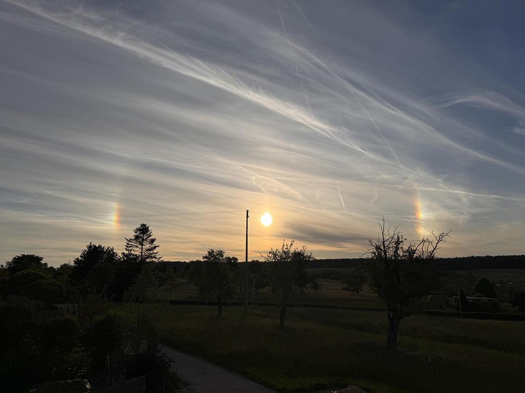 Atmosphärisches Phänomen der Nebensonnen in Haslach. Von Christian Rubert aus He...