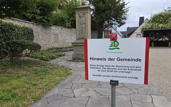 Auch Besucher aus anderen Orten hielten sich beim Ehrenmal auf – Lärmbelästigungen und Unrat waren die Folge. GB-Foto: Gemeinde Deckenpfronn