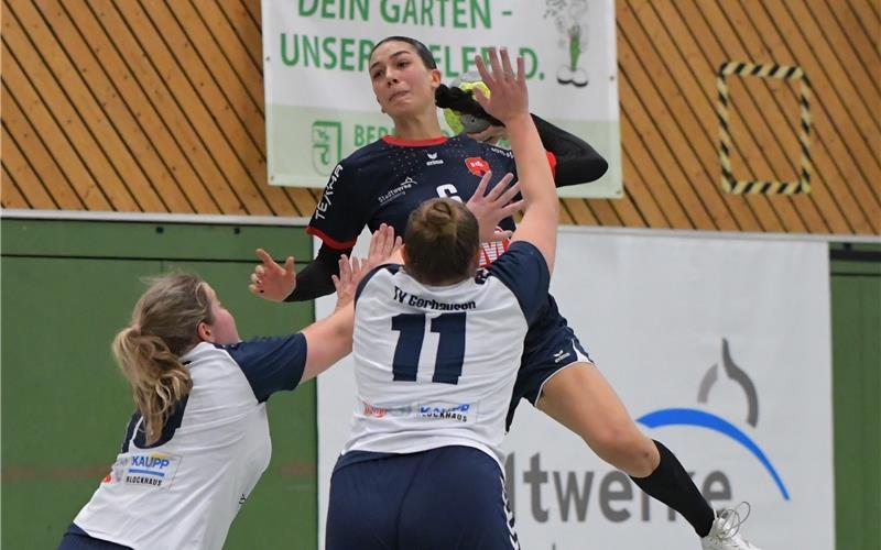 Auch Shana Stäudle (am Ball) zeigte sich beim Heimsieg treffsicher. GB-Foto: Gebhardt