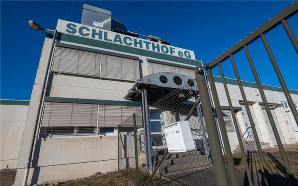 Auch Tübinger Landwirte und Metzger sollen Gärtringens Schlachthof nutzen können, wenn es nach Böblingens Landrat Roland Bernhard geht. GB-Foto (Archiv): Vecsey