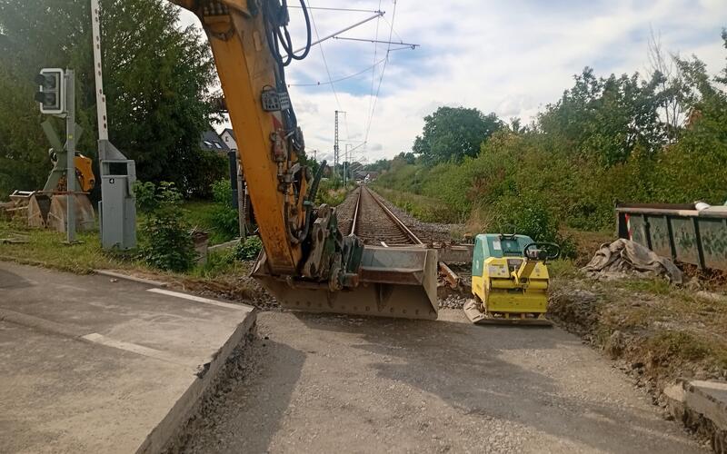 Auch der Bahnübergang in der Gültsteiner Kappstraße wurde in der vergangenen Woche saniert. GB-Foto: gb