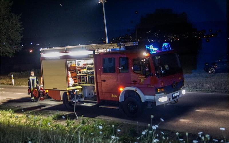 Auch die Feuerwehr rückt aus zu dem tödlichen UnfallGB-Foto: SDMG/Dettenmeyer