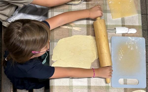 Auch gemeinsam gebacken wurde im Ferienprogramm. GB-Foto: Mohr