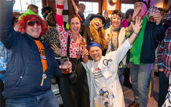 Auch im „Lamm“ wurde fröhlich gefeiert. GB-Foto: Vecsey