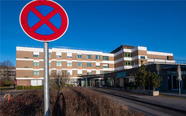 Auch künftig wird es in Herrenberg eine medizinische Anlaufstelle geben, in der Zeit von 8 bis 18 Uhr werden leichte internistische und chirurgische Notfälle ambulant versorgt. Doch eine Notaufnahme für schwere Fälle, – die ist Vergangenheit. GB-Fotos: Vecsey/gb