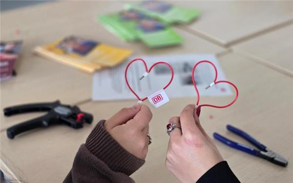 Auch praktische Elemente gehörten zum Programm – zum Beispiel der Workshop „Starke Drähte, starke Frauen“. GB-Fotos: gb